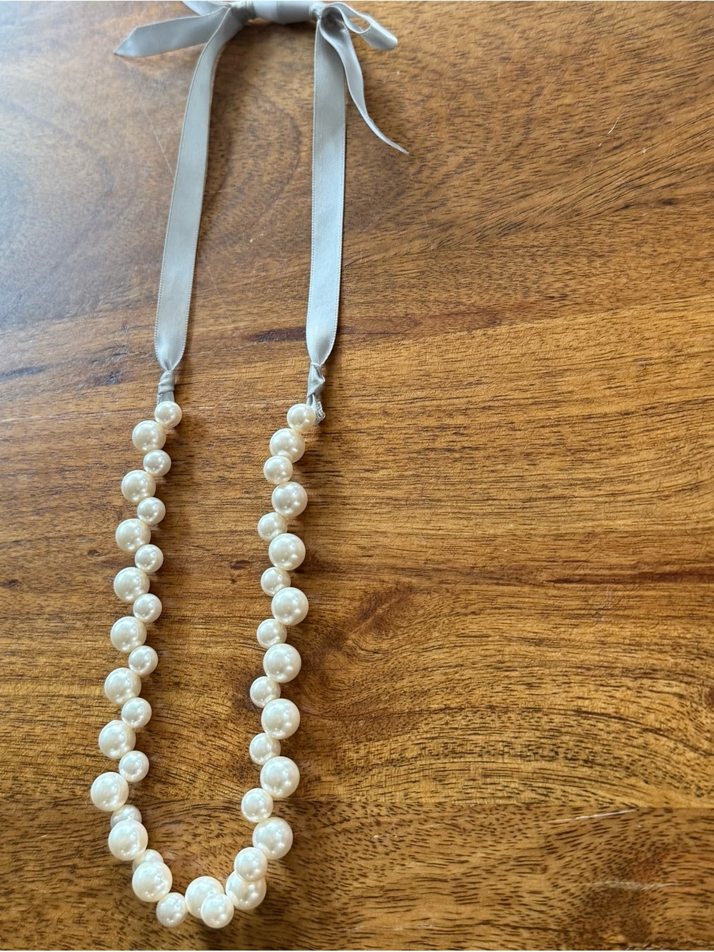 Faux pearl necklace - Picture 4 of 6